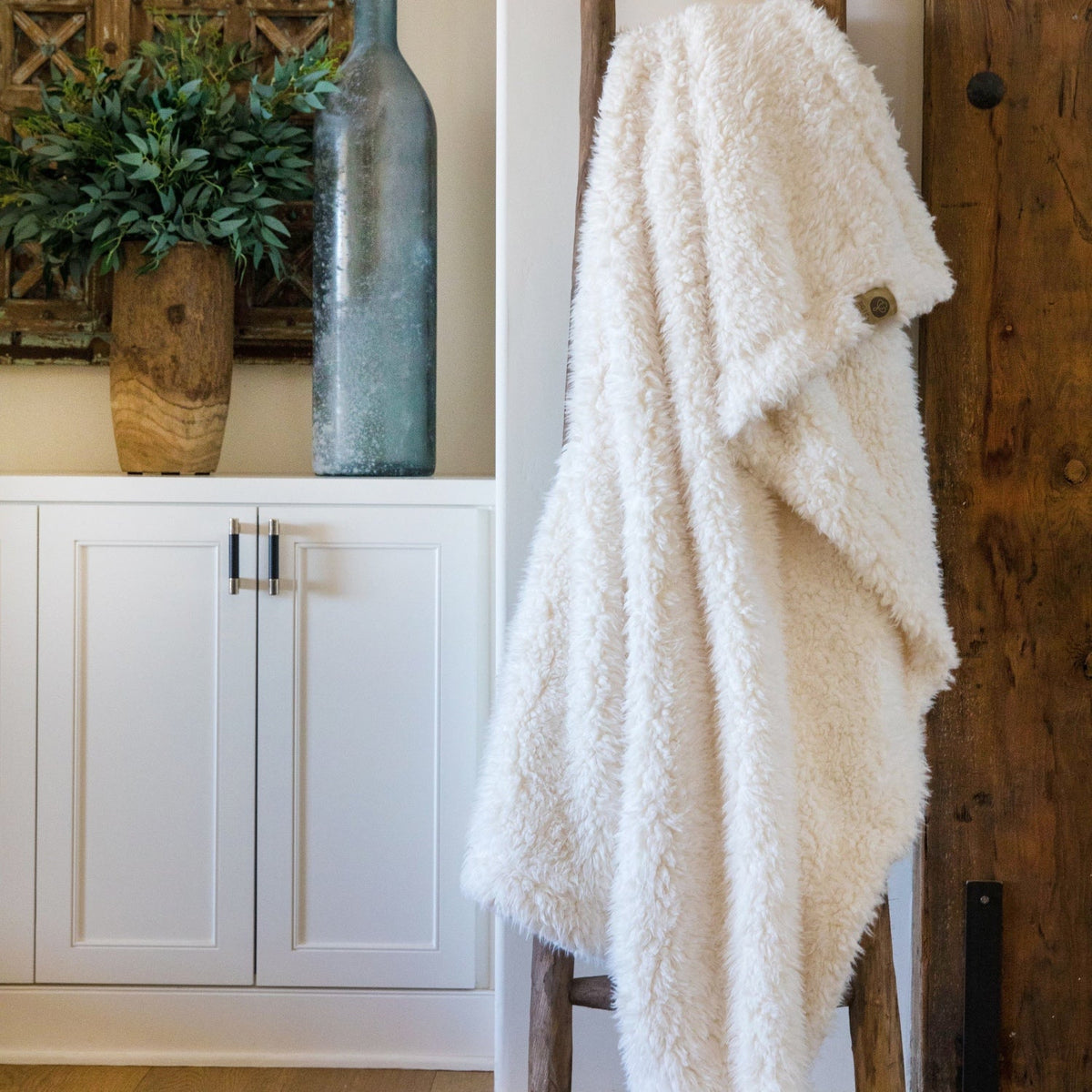 Angel Plush Faux Fur Throw Blanket – Whisper White (48" × 72")