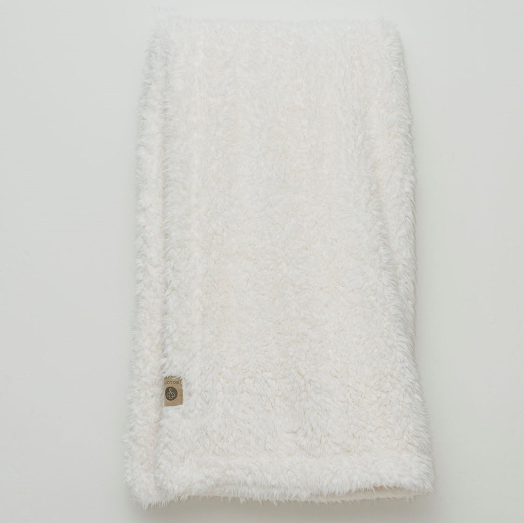 Angel Plush Faux Fur Throw Blanket – Whisper White (48" × 72")