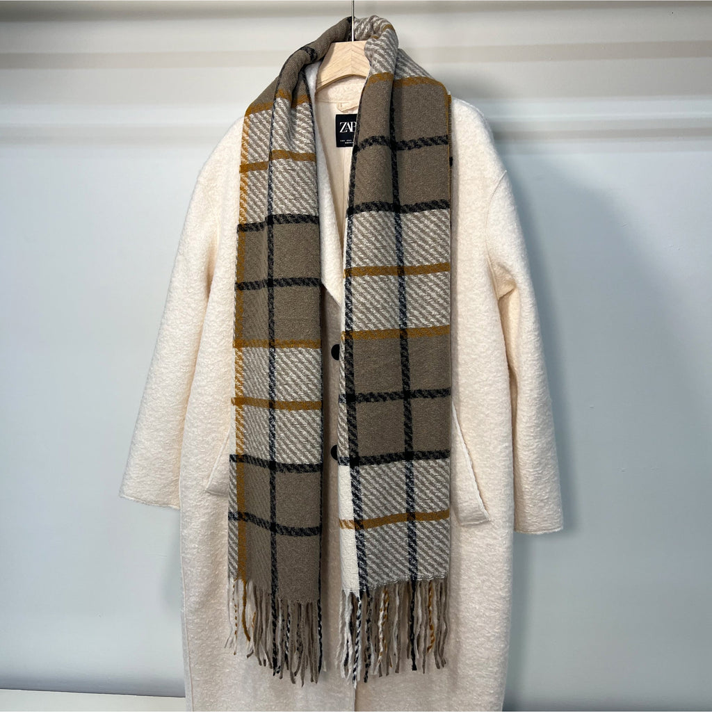 Beige Plaid Scarf for Women – Soft & Cozy Winter Wrap