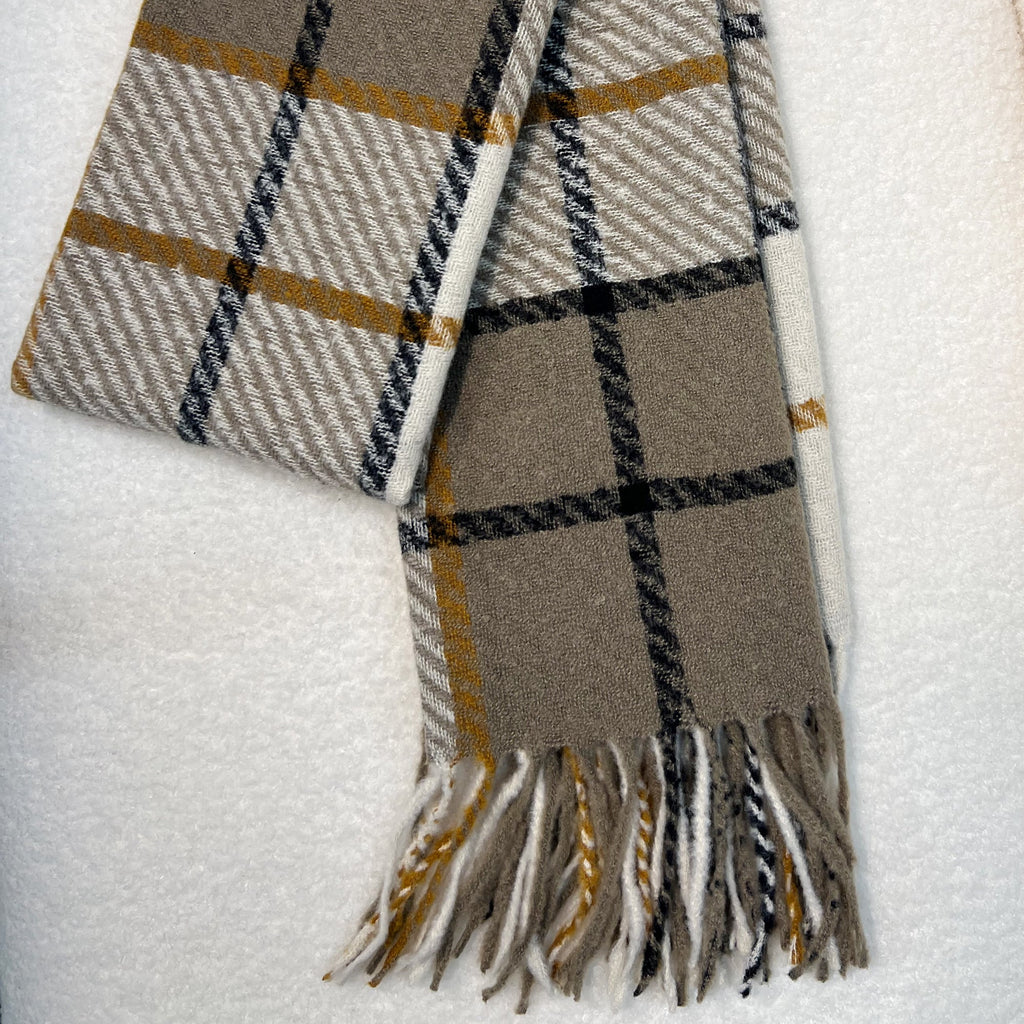 Beige Plaid Scarf for Women – Soft & Cozy Winter Wrap